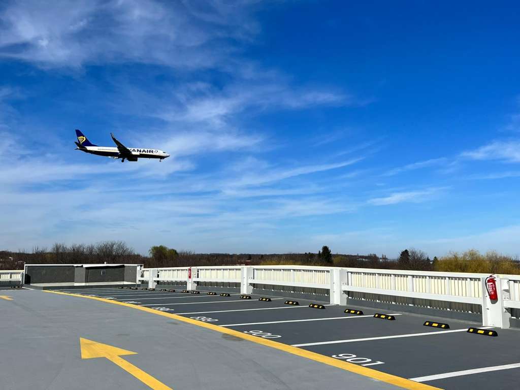parcare de langa Aeroportul Otopeni